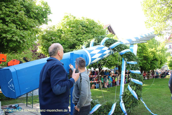 Maibaum aufstellen 2017 in Perlach (Foto: Martin Schmitz)